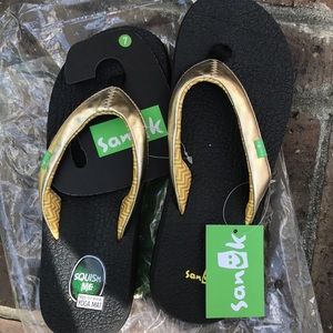 Sanuk Yoga Serenity 4 Metallic Gold sandals